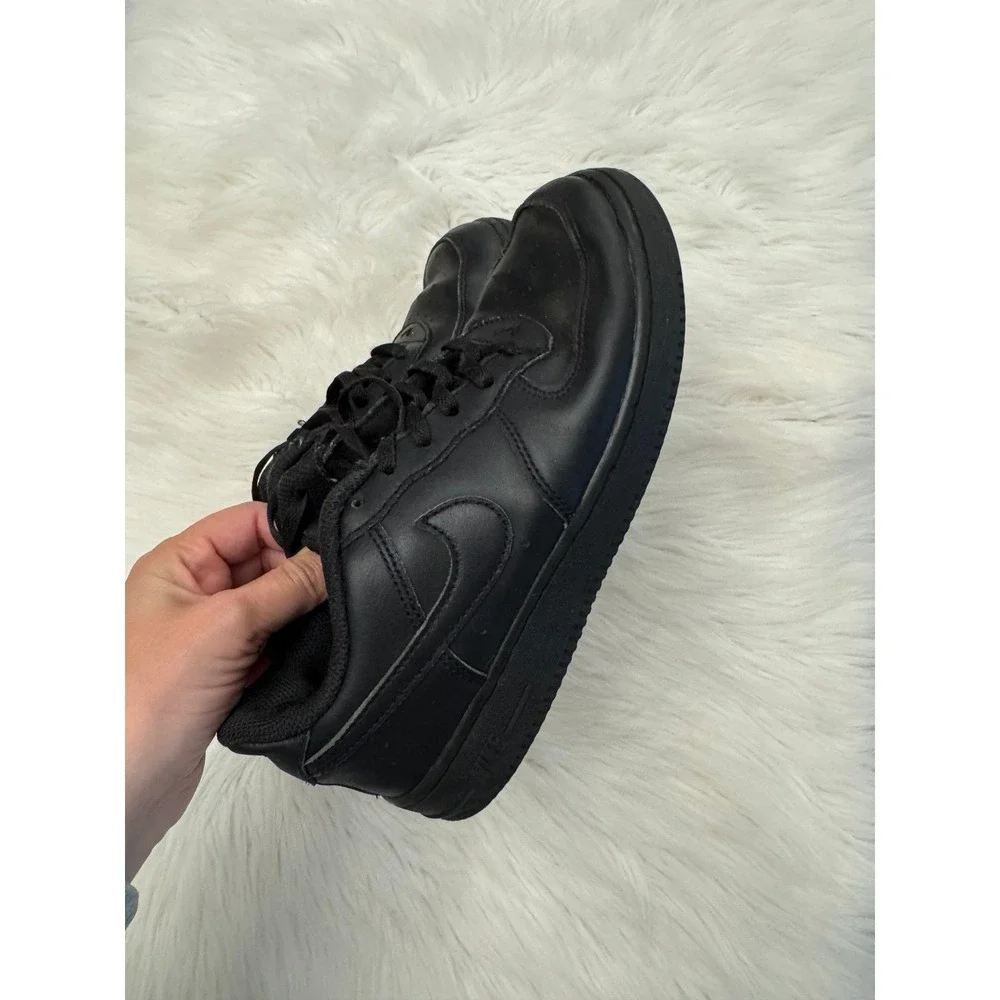 Black Nike sneakers size 3Y